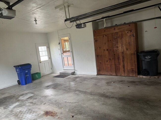 Building Photo - 3 Bedroom 2 Bath Ranch Home - Upper Arlington Schools