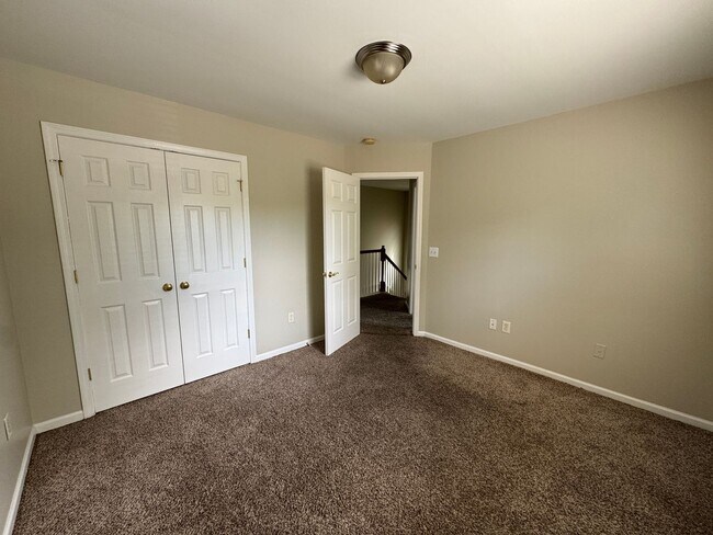 Building Photo - MOVE-IN READY! **Move-in Special** $250 of...