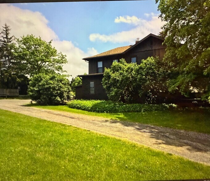 Building Photo - 1049 Danby Rd