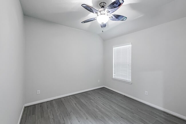 Building Photo - 4834 Oak Rambling Dr