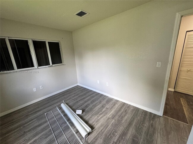 Building Photo - 855 W Davis Pkwy
