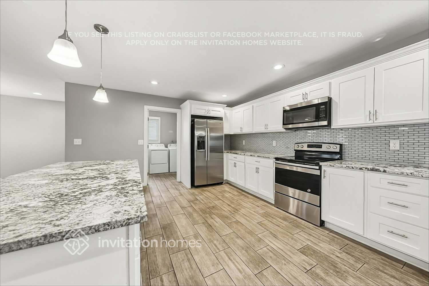 Building Photo - 943 E Manhatton Dr