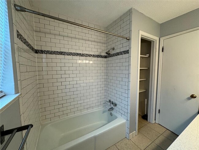 Building Photo - 13908 Jeffrey Dr