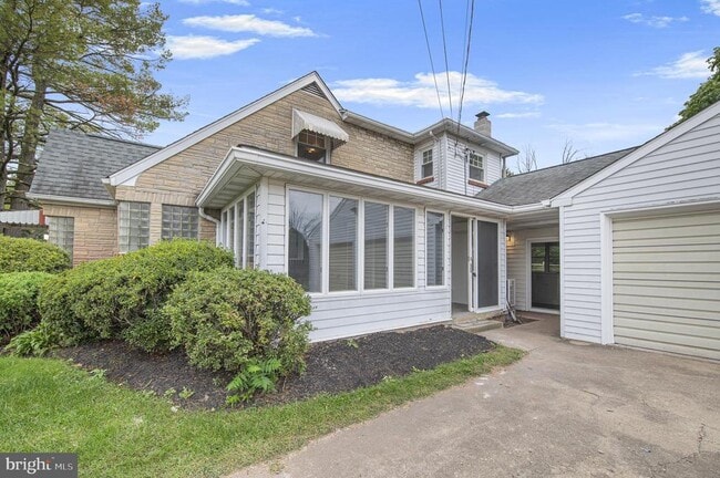 Building Photo - 219 S Pleasantview Rd