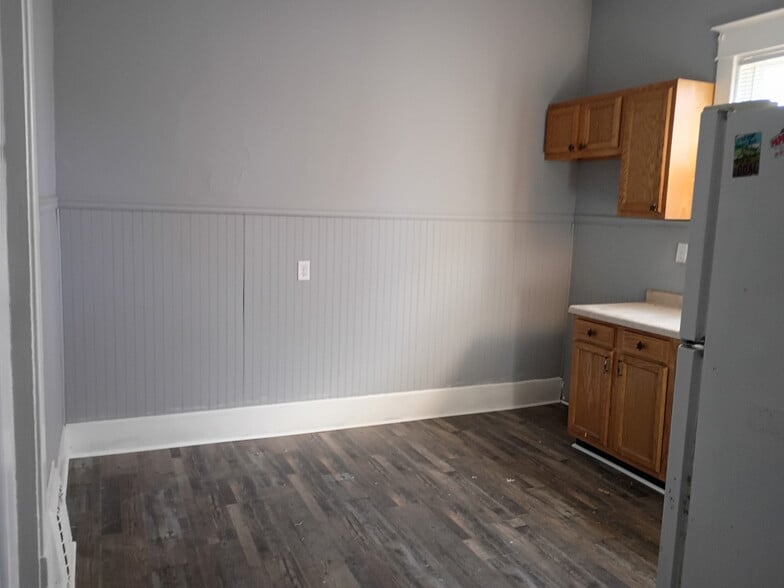 Building Photo - 2924 Schaal Ave