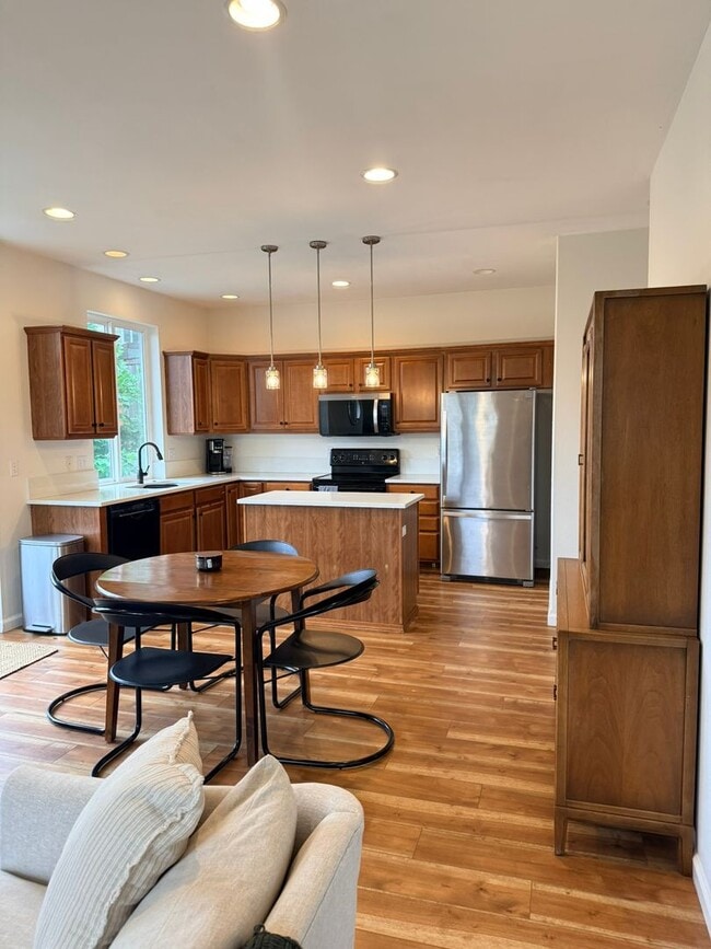 Building Photo - Lovely 4 Bedroom Home in Philomath