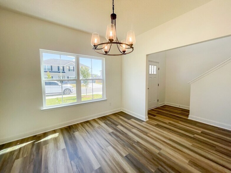 Building Photo - 549 Meloney Dr