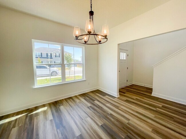 Building Photo - 549 Meloney Dr