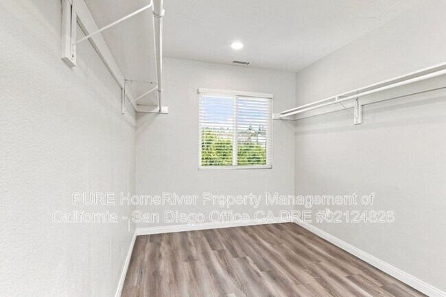 Building Photo - 2025 Ainsley Rd