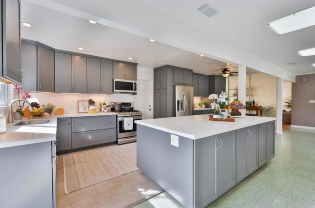 Building Photo - 6206 Pontiac St