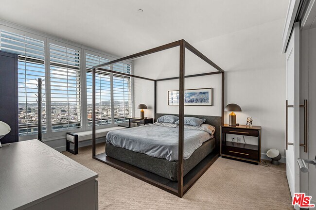 Building Photo - 900 W Olympic Blvd