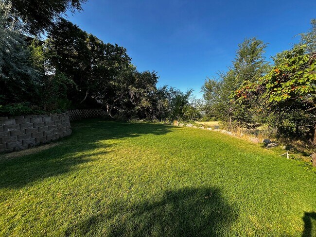 Building Photo - Beautiful 5 Bedroom/4 Bathroom in Bountiful