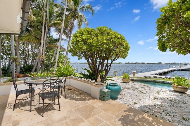 Building Photo - 7500 S Flagler Dr