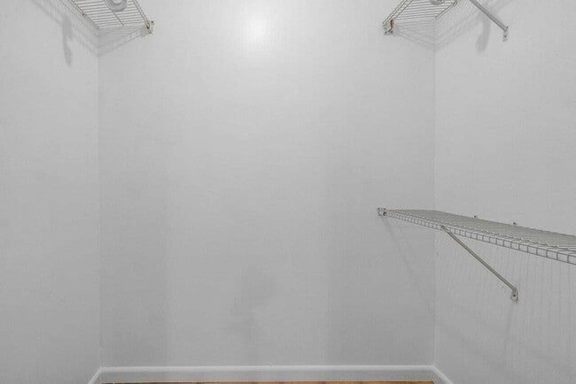 Building Photo - 341 Lakeview Dr