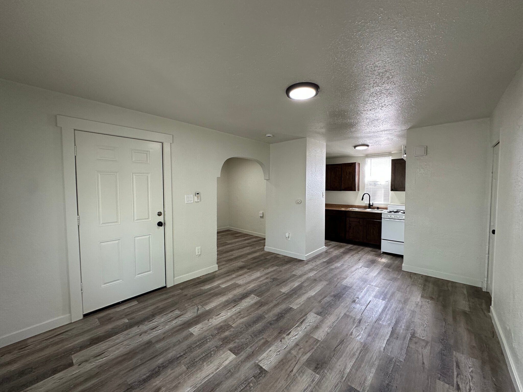 Building Photo - 614 E 600 S