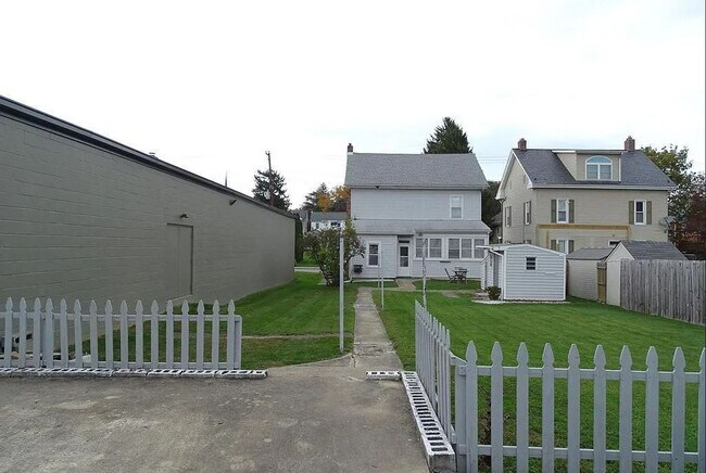 Building Photo - 160 W Beaver St