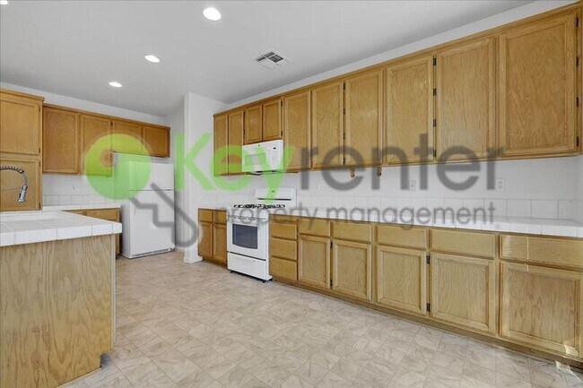 Building Photo - 7956 Robinson Dr