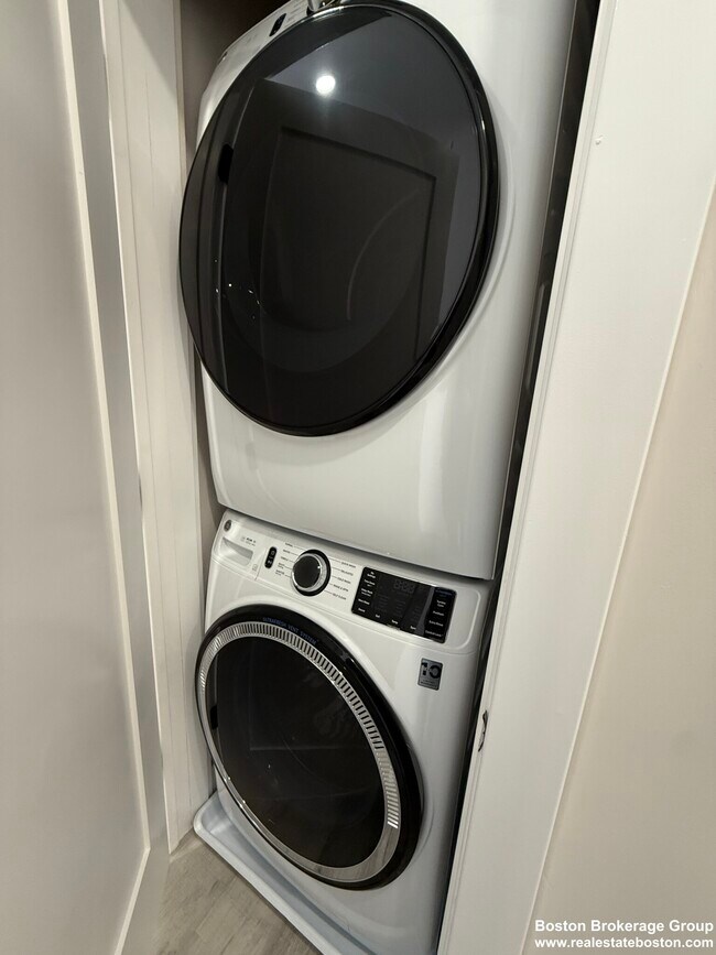 Building Photo - 10 Cawfield St