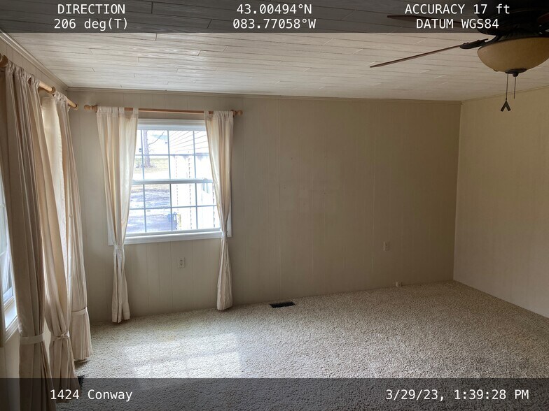 Living room - 1424 Conway St