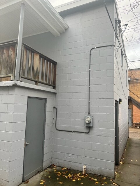 Building Photo - 716 Maplewood Ave
