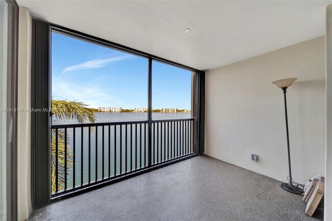 Building Photo - 117 Lake Emerald Dr