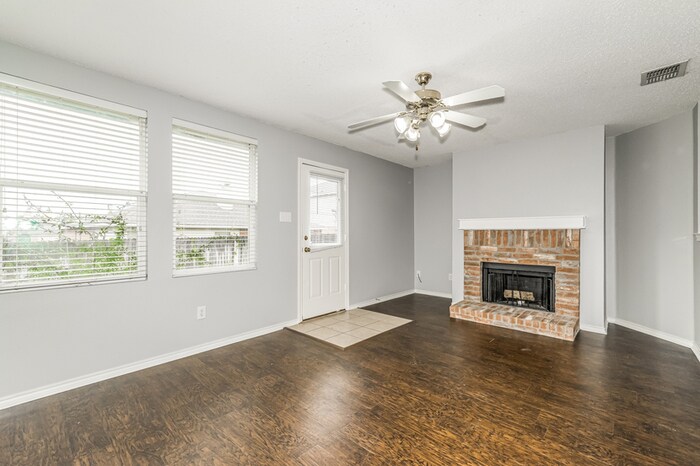 Building Photo - 16125 Windsong Ct