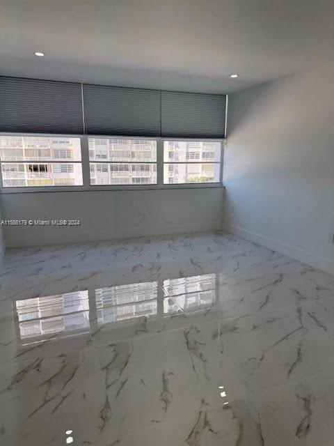 Building Photo - 18031 Biscayne Blvd