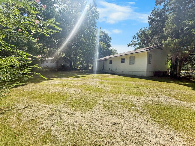 Building Photo - 107 Ann Dr