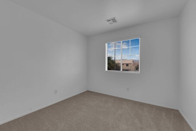 Building Photo - Freshly updated 4-bedroom move-in ready and built for comfortable everyday living.