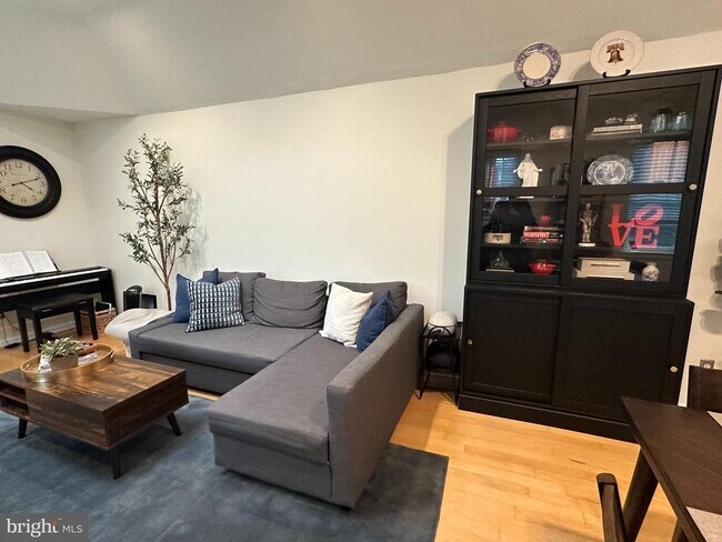 Building Photo - 104 Woodside Rd