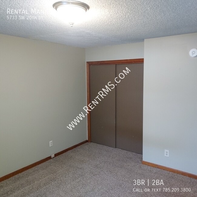 Building Photo - 5733 SW 20th St