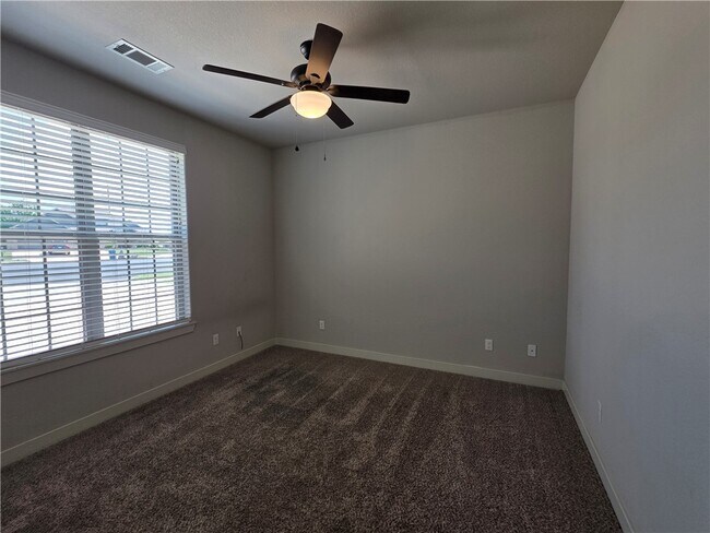 Building Photo - 2905 SW Satinwood Cove