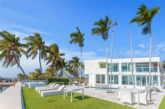 Building Photo - TREASURE ISLAND