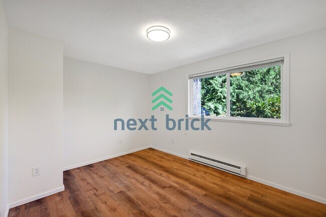 Building Photo - "Spacious 4-Bedroom Haven with 2.5 Baths in Everett – 2,424 Sq Ft of Comfort!"