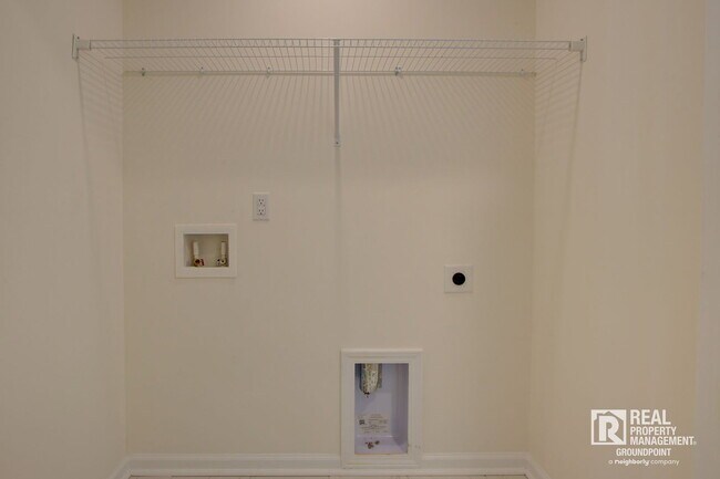 Building Photo - 432 Trotters Ln