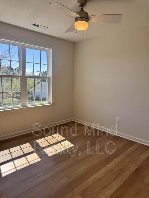 Building Photo - 204 Landmark Dr