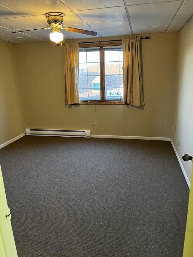 Building Photo - 2 Bedroom, 1 Bathroom Apartment For Rent D...