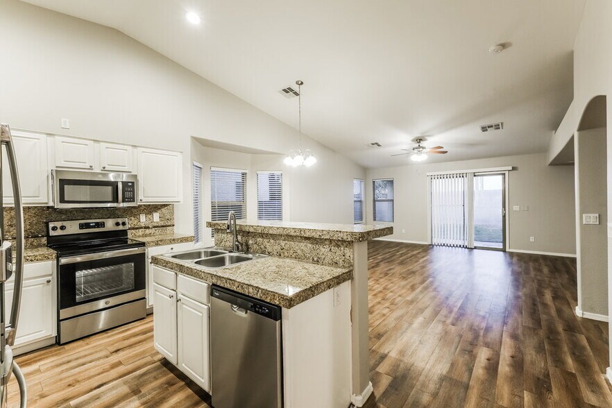 Building Photo - 4608 S 26th Ln