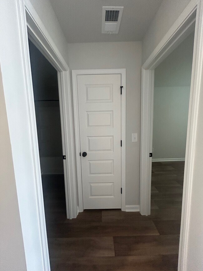 Building Photo - 1732 King Oaks Lp