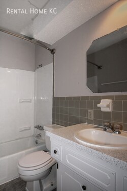 Building Photo - 1515 E Leona-