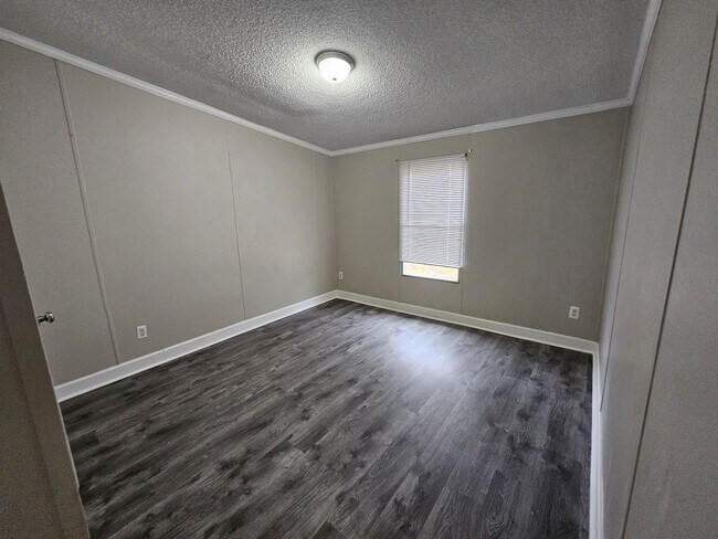 Building Photo - 15 Liberty Ln