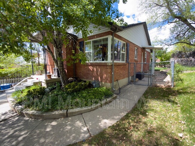 Building Photo - 2323 Bryan Ave