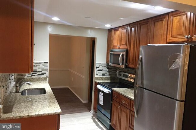 Building Photo - 18050 Chalet Dr