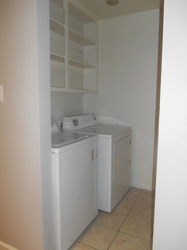 Building Photo - 232 Catalini St