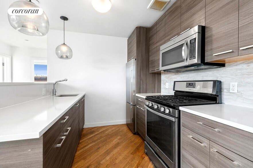 Building Photo - 186 Putnam Ave