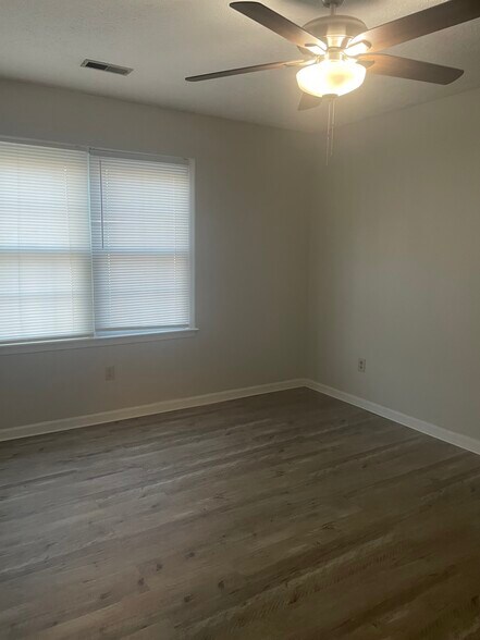 Building Photo - 46 Philmont Dr