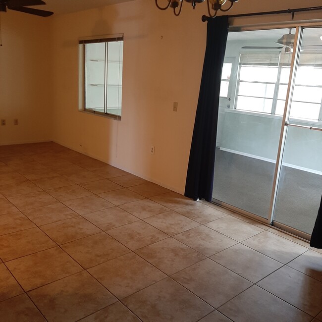 DINING ROOM n FAMILY ROOM COMBO - 906 Hartford Dr