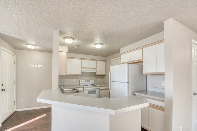 Building Photo - 1438 N Bluff Pl