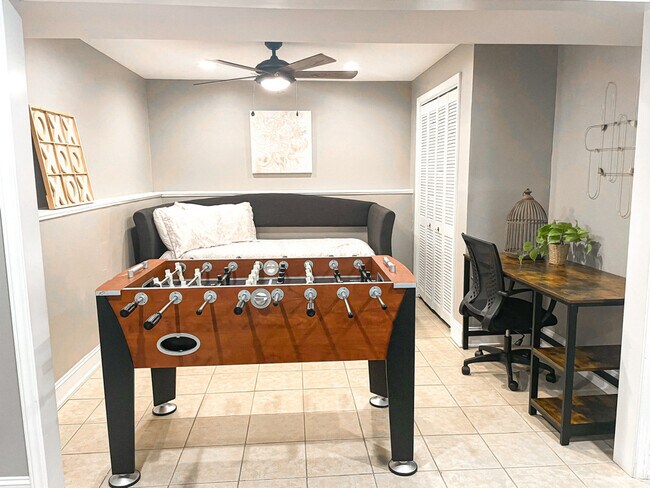 Building Photo - 11501-11505 5 Cedars Rd