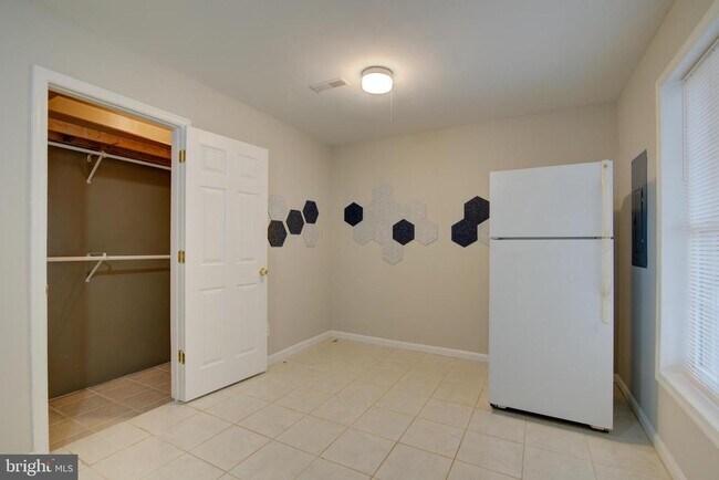 Building Photo - 4009 Timber Oak Trl